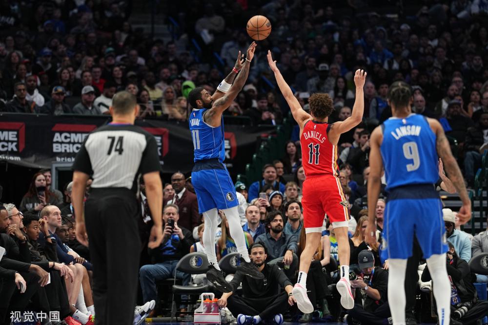 篮球市场中 篮球市场中